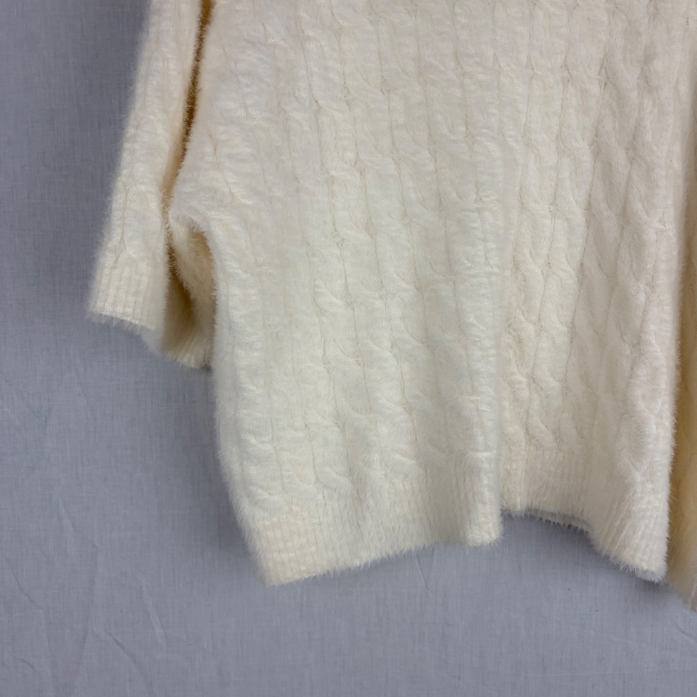 Cyrus Womens Ivory Cable Knit Fuzzy Eyelash Short Sleeve Scoop Neck Sweater - Picture 9 of 13